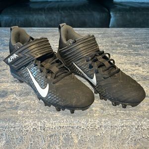 Nike Alpha menace cleats